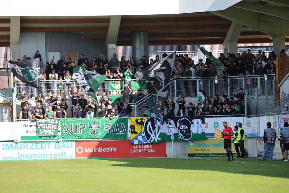 fans sv ried bei sku amstetten 22 09 2024 schrockelsberger