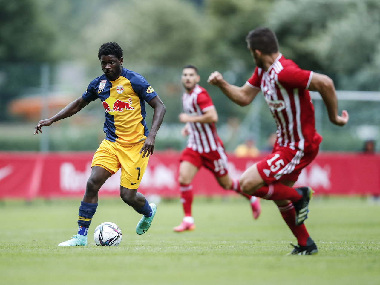 Sekou Koita erlitt im Testspiel gegen Olympiakos Piräus einen Kreuzbandriss. Foto: GEPA pictures/Jasmin Walter