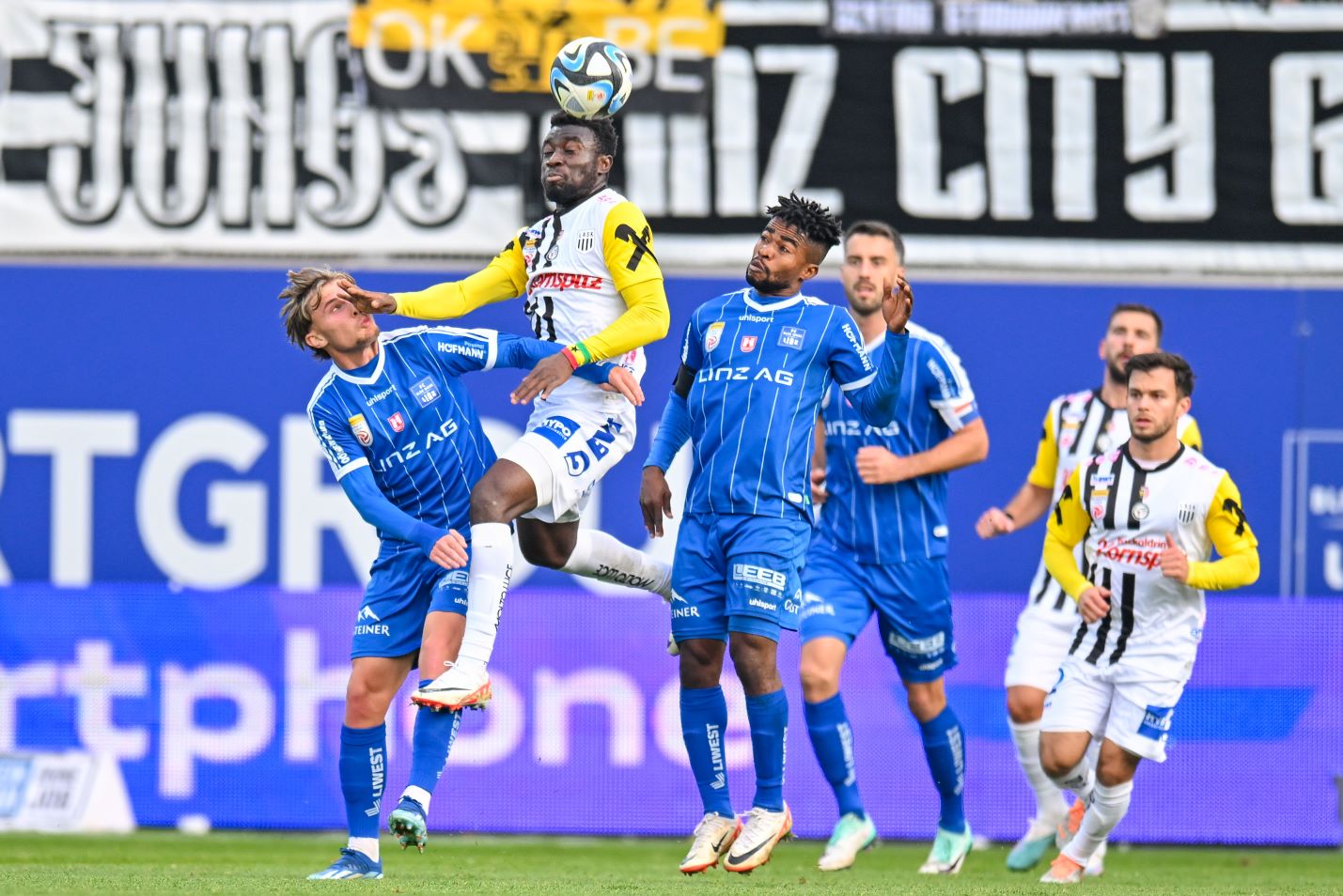 Linzer Derby Leidenschaftlicher Fc Blau Weiß Linz Stoppt Erfolgsserie Des Lask Bundesliga 