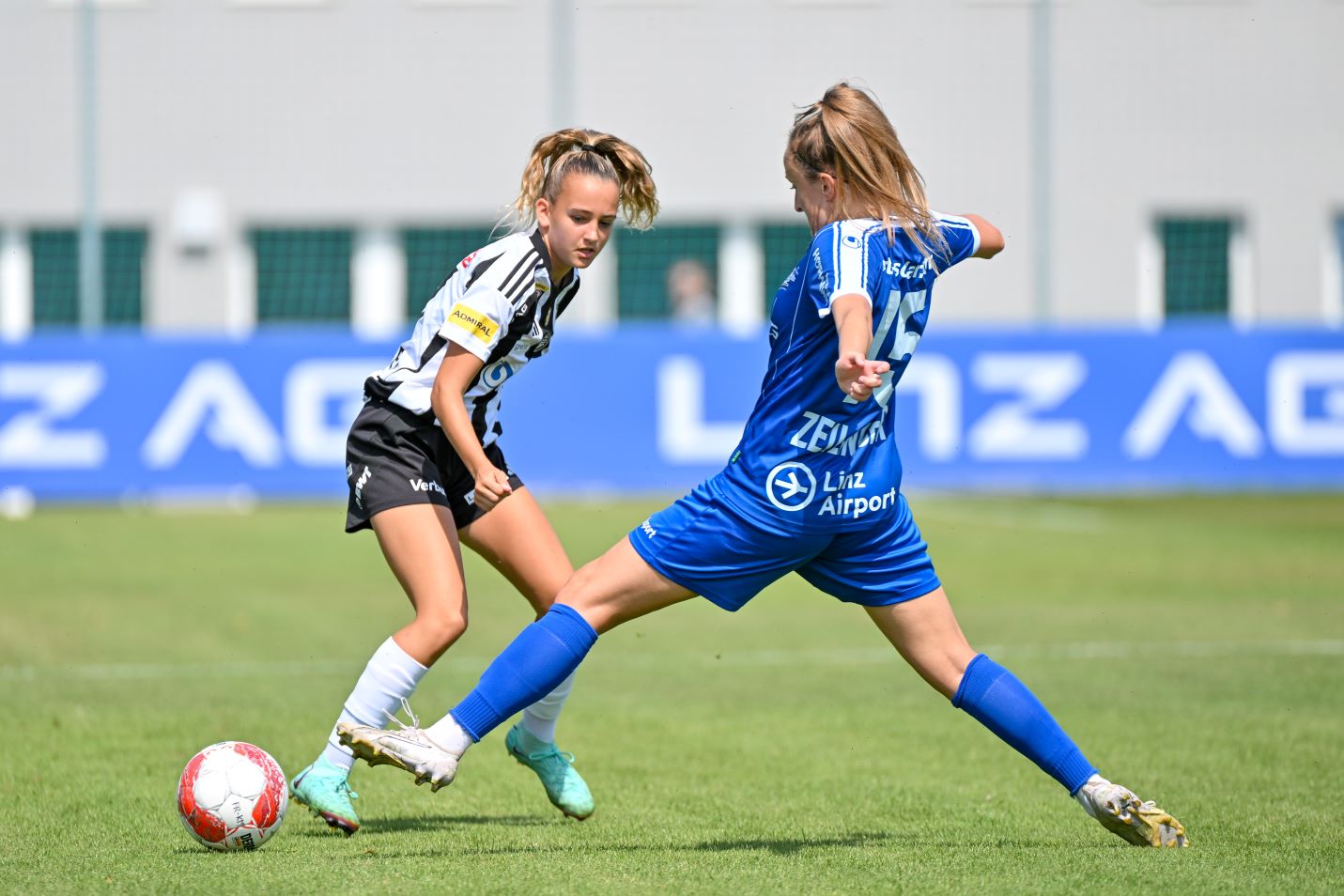 derby lask frauen vs blau wei linz 18 08 24 harry dostal pumann