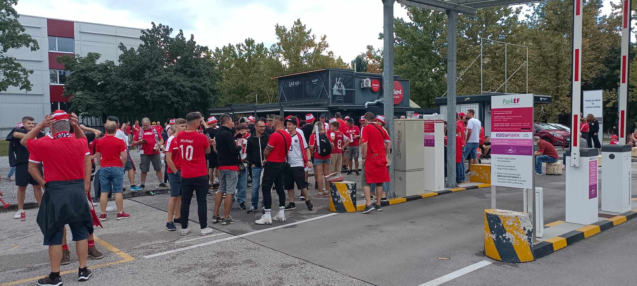 fans vor slowenien österreich 2 06 09 2024 martin leitgeb biereder