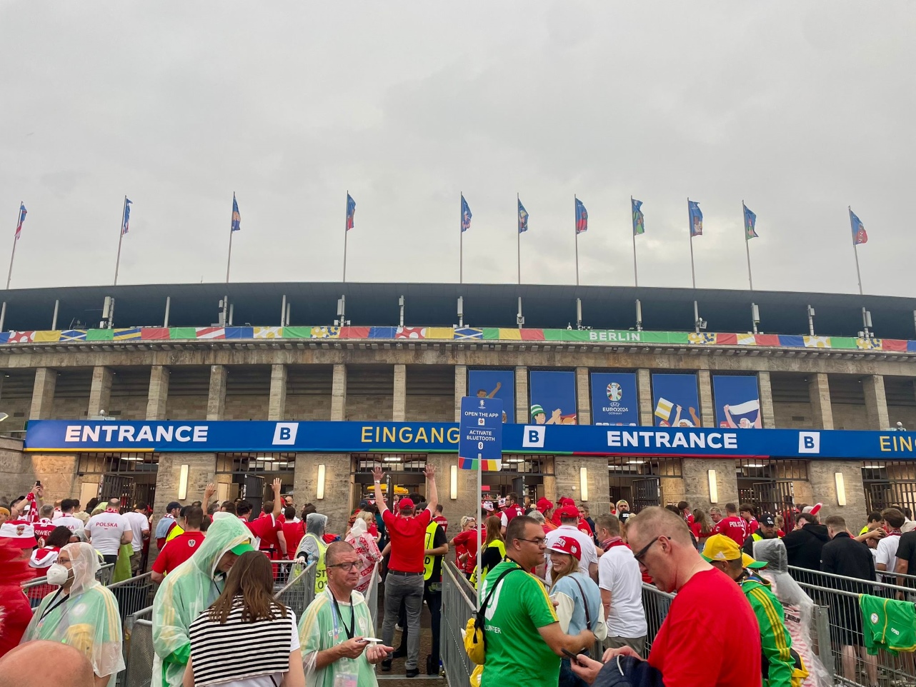 olympiastadion einlass berlin em polen oesterreich 21 06 2024 biereder