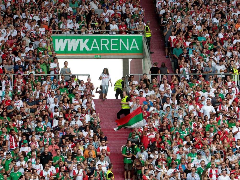 Der FC Augsburg darf auf 10.700 Zuschauer hoffen (Foto: SID)