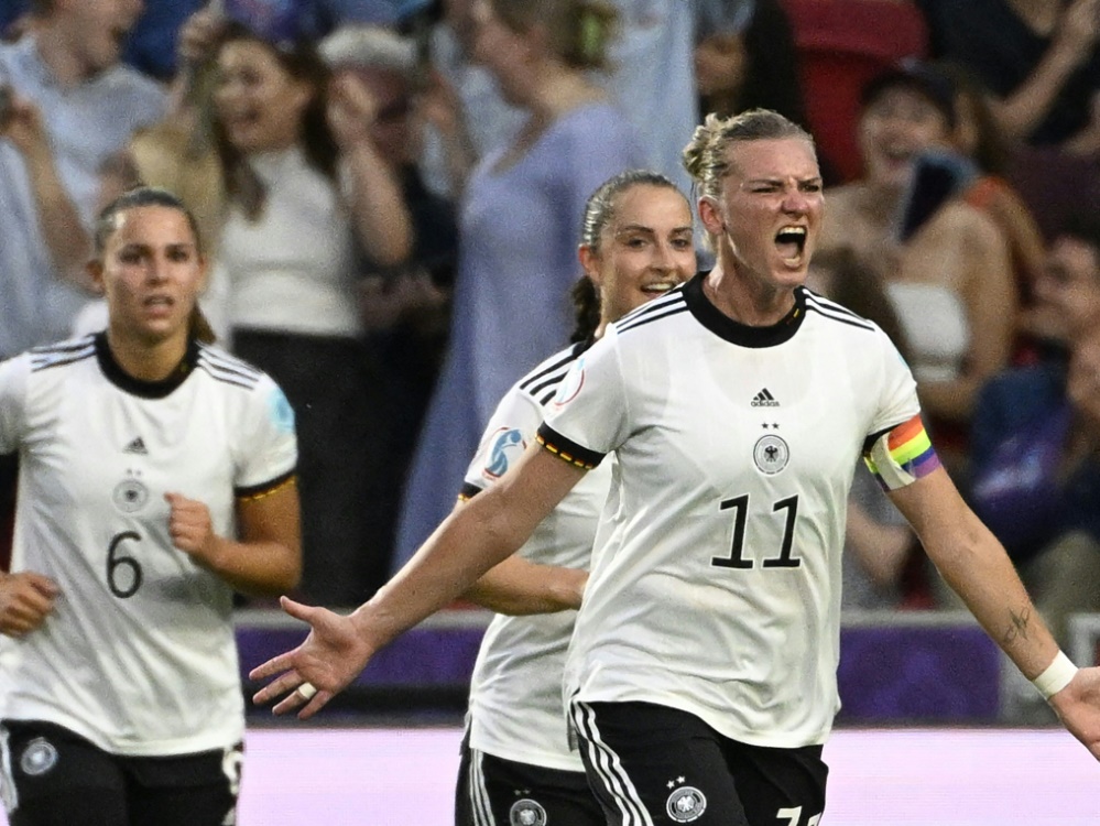 Jubel über das 2:0 von Alexandra Popp (Foto: AFP/SID/DAMIEN MEYER)