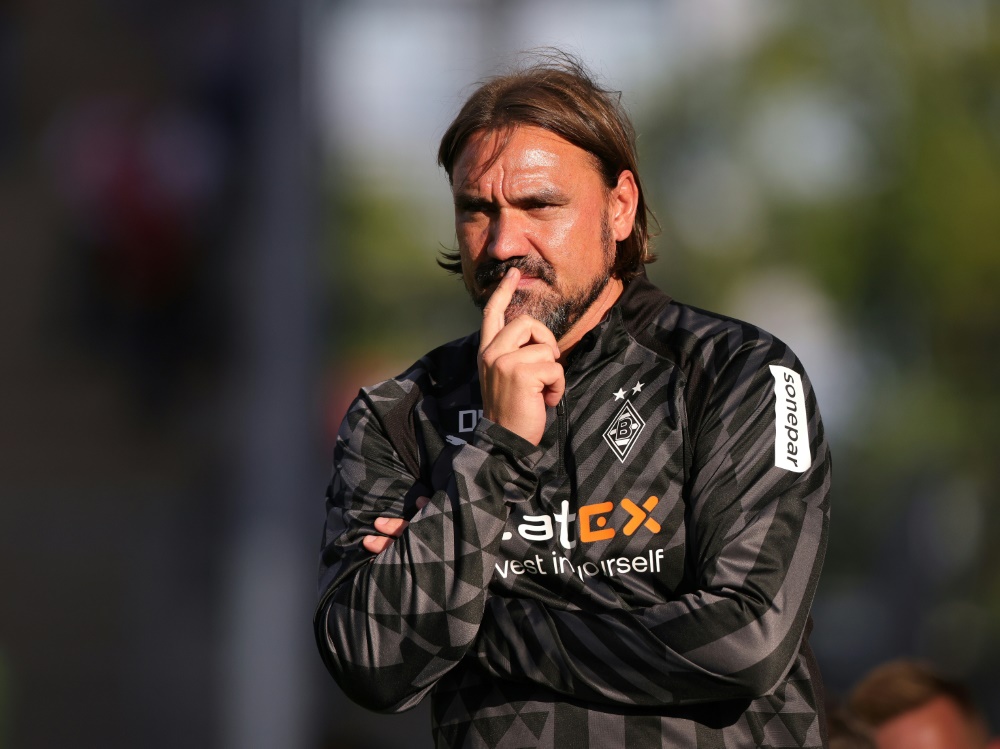 Daniel Farke leitete das Freitagstraining (Foto: FIRO/FIRO/SID)