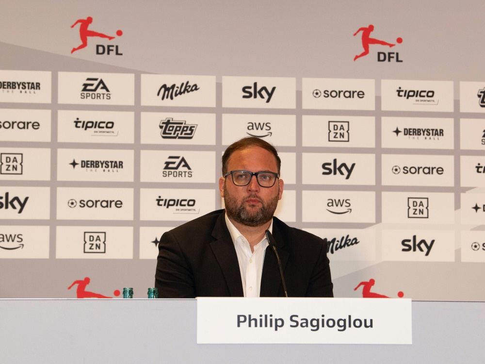 Philip Sagioglou auf einer Pressekonferenz der DFL (Foto: IMAGO/Gerhard Schultheiß/IMAGO/Gerhard Schultheiß/SID)