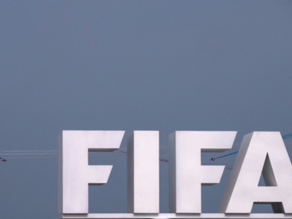 FIFA hebt Suspendierung russischer Teams auf (Foto: AFP/SID/JEWEL SAMAD)