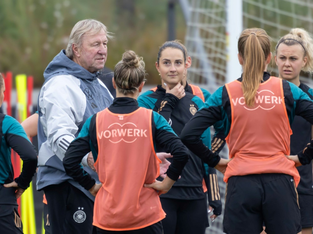 Hrubesch soll DFB-Team zu Olympia führen (Foto: IMAGO/Kessler Sportfotografie/IMAGO/Kessler Sportfotografie/SID/IMAGO/Jürgen Kessler)