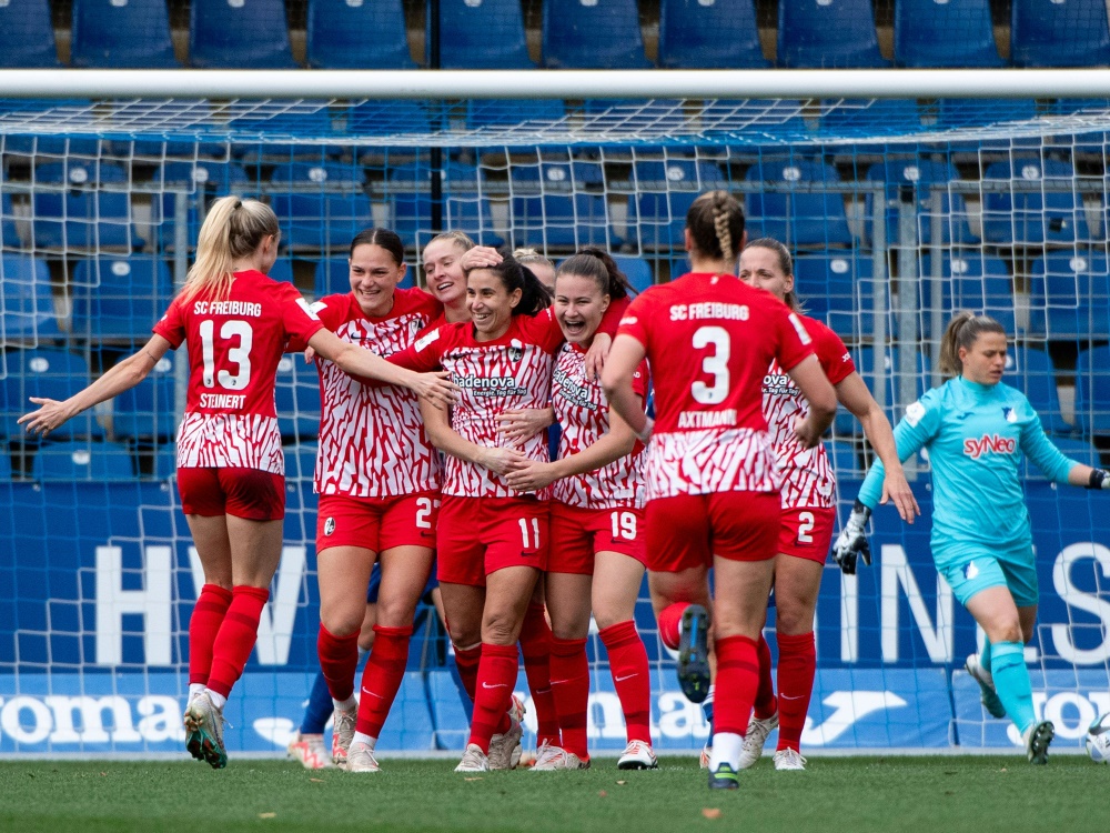 Die Frauen des SC Freiburg jubeln in Sinsheim (Foto: IMAGO/Eibner-Pressefoto/Memmler/IMAGO/Eibner-Pressefoto/Memmler/SID)