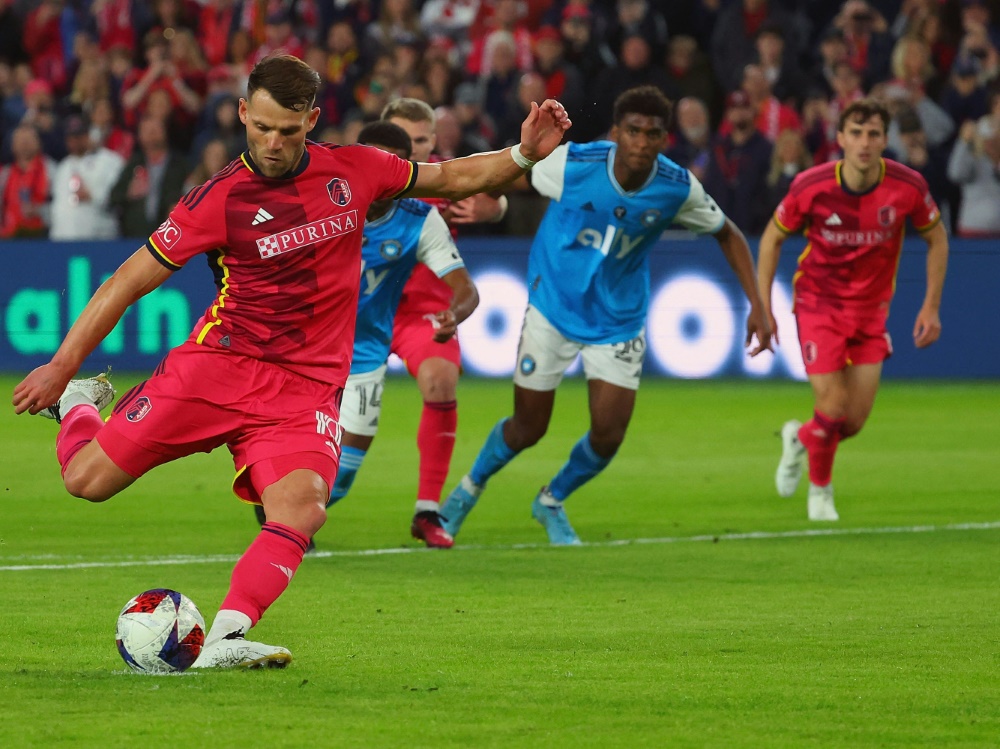 Eduard Löwen im Trikot von St. Louis City (Foto: AFP/GETTYIMAGES/SID/DILIP VISHWANAT)