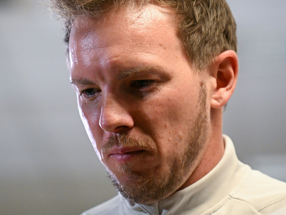 Julian Nagelsmann kommt mit dem Auto (Foto: AFP/SID/JOE KLAMAR)