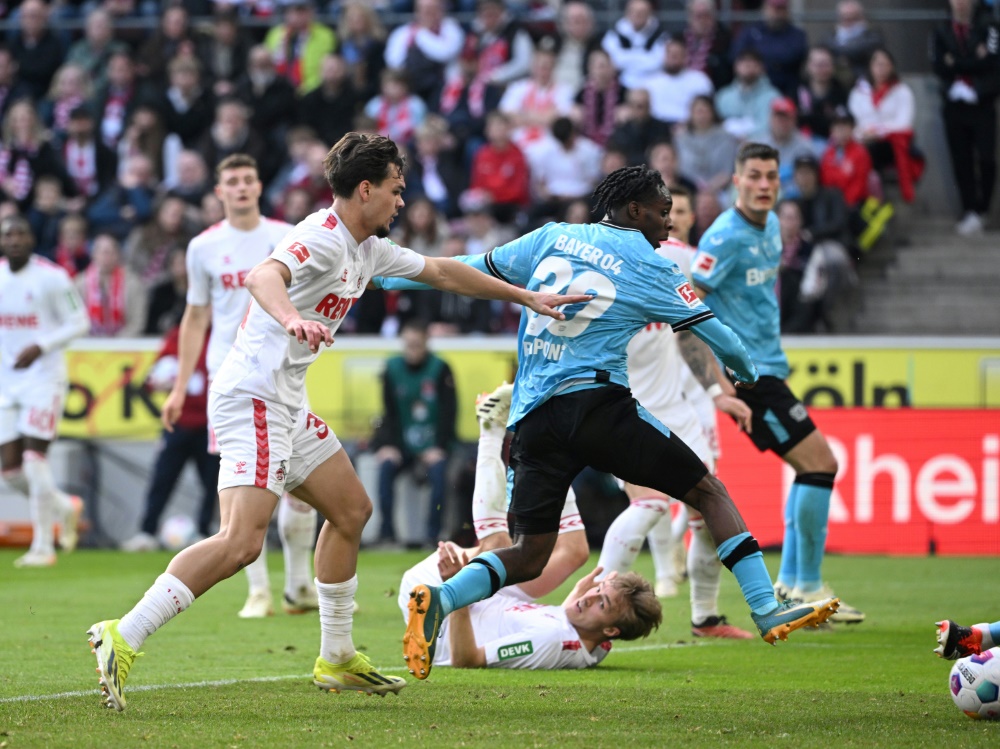 Frimpong (M.) brachte Leverkusen in Führung (Foto: AFP/SID/INA FASSBENDER)