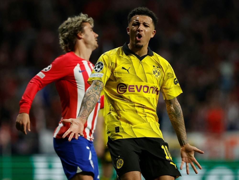 Jadon Sancho (r.) muss passen (Foto: AFP/SID/OSCAR DEL POZO)