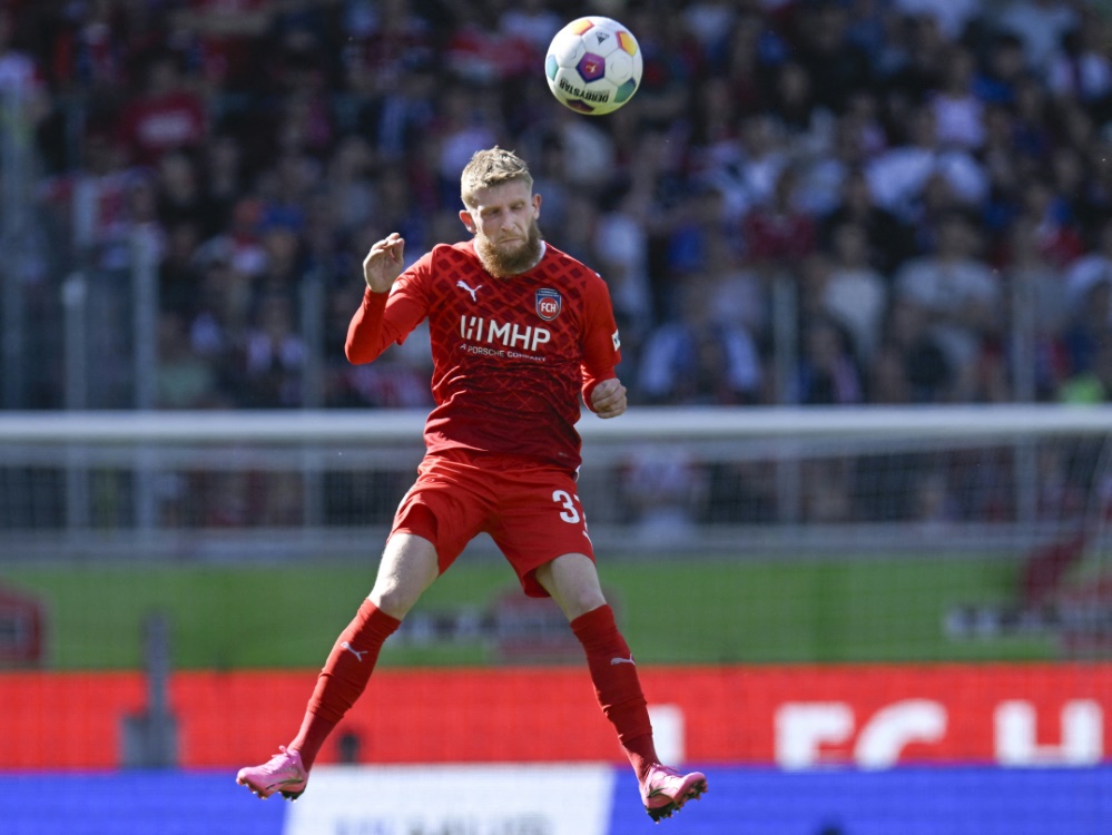 Jan-Niklas Beste im Spiel gegen die Bayern (Foto: AFP/SID/THOMAS KIENZLE)