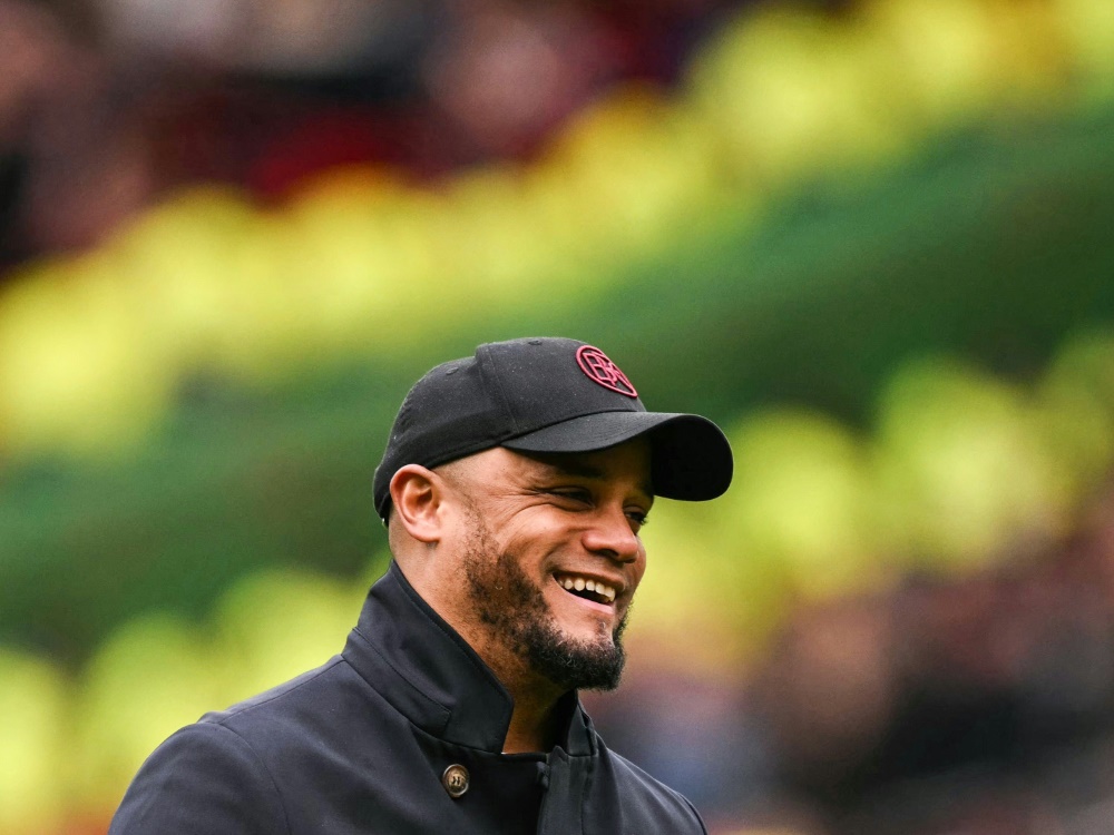 Der neue Trainer des FC Bayern: Vincent Kompany (Foto: AFP/SID/OLI SCARFF)