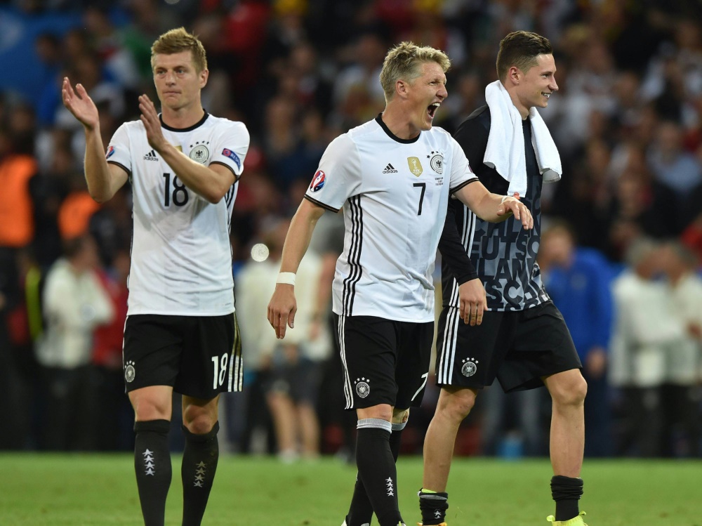 Kroos (l.) und Schweinsteiger (m.) im DFB-Trikot (Foto: IMAGO/imago sportfotodienst/IMAGO/imago sportfotodienst/SID/imago sportfotodienst)