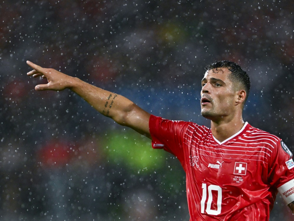 Kapitän der Schweiz: Granit Xhaka (Foto: AFP/SID/FABRICE COFFRINI)