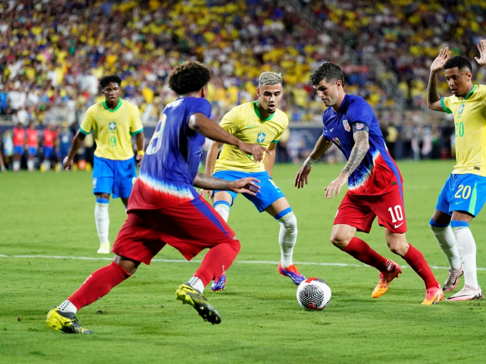 Pulisic (2.v.r.) erzielt den Treffer für die USA (Foto: AFP/GETTYIMAGES /SID/Rich Storry)