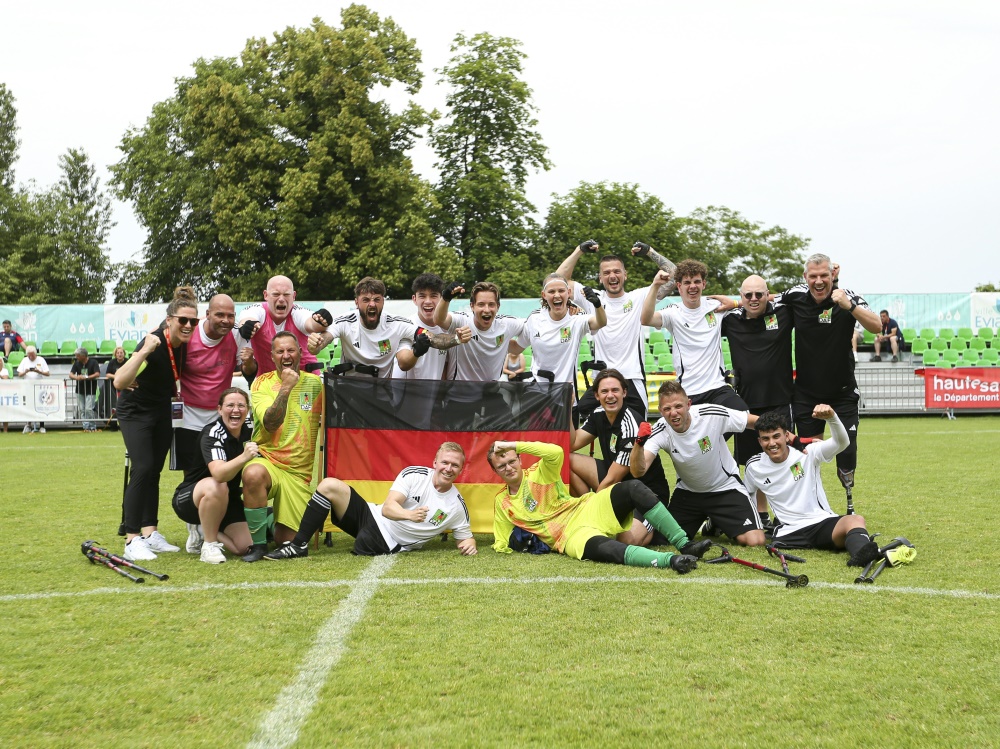 Das deutsche Team freut sich über Rang sieben (Foto: DAFL GmbH/DAFL GmbH/DAFL GmbH/European Amputee Football Federa)