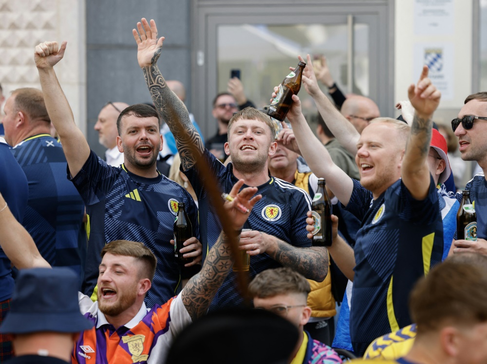 Schottland-Fans am Marienplatz (Foto: AFP/SID/MICHAELA STACHE)