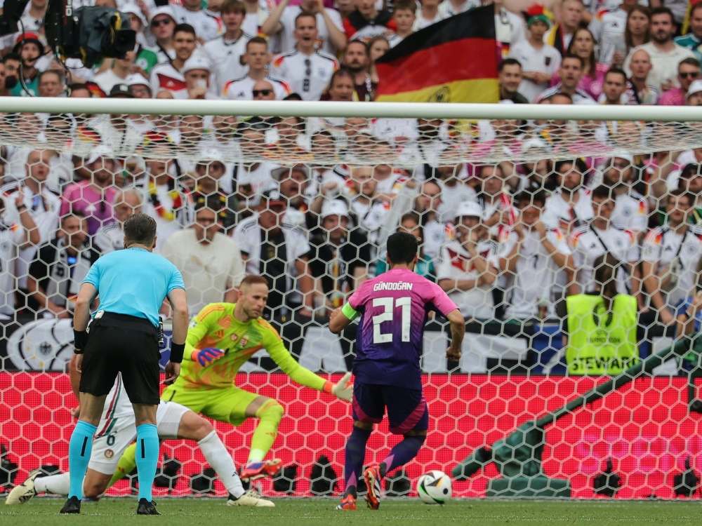 Chefsache: Kapitän Gündogan erzielt das 2:0 (Foto: AFP/SID/LLUIS GENE)