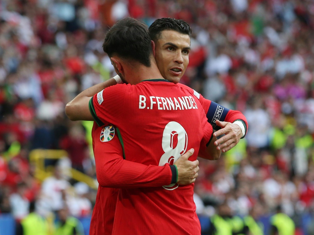 Ronaldo feierte das 3:0 mit Bruno Fernandes (Foto: IMAGO/Crystal Pix/IMAGO/Crystal Pix/SID/IMAGO/Dan Weir)