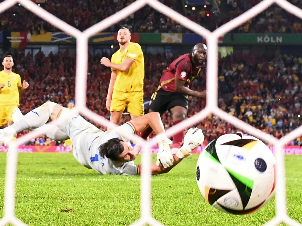 Romelu Lukaku trifft - doch es zählt nicht (Foto: AFP/SID/Kirill KUDRYAVTSEV)