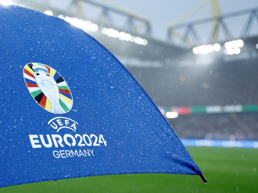 UEFA will Aufmerkamkeit für ihre Kampagne generieren (Foto: AFP/SID/KENZO TRIBOUILLARD)