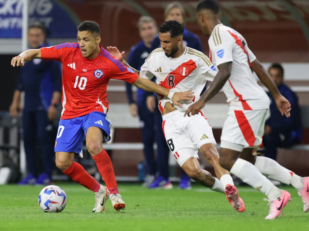 Alexis Sanchez am Ball (Foto: GETTY IMAGES NORTH AMERICA/GETTY IMAGES NORTH AMERICA/SID/RON JENKINS)