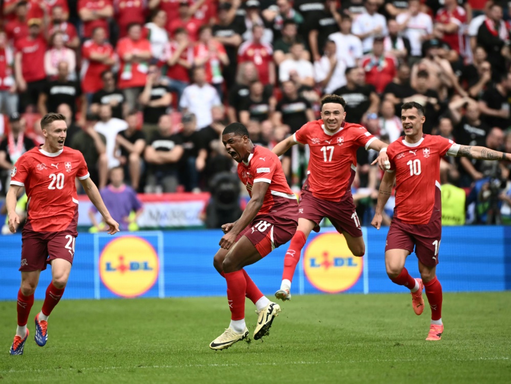 Im Stadion lief bislang alles nach Wunsch für die Schweizer (Foto: AFP/SID/Angelos Tzortzinis)