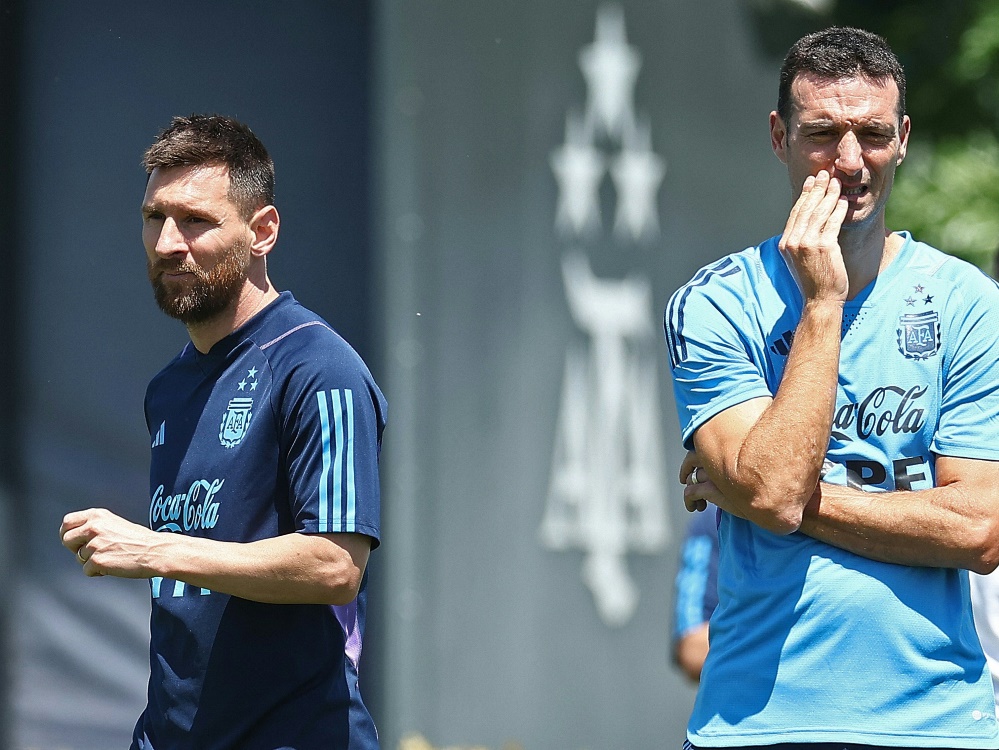 Messi (l.) und Scaloni fehlen im nächsten Spiel (Foto: AFP/SID/ALEJANDRO PAGNI)