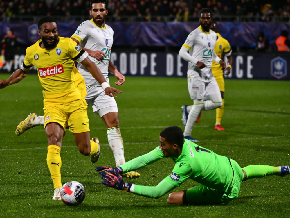 Moussa Sylla (l.) wechselt in die 2. Bundesliga (Foto: AFP/SID/GAIZKA IROZ)