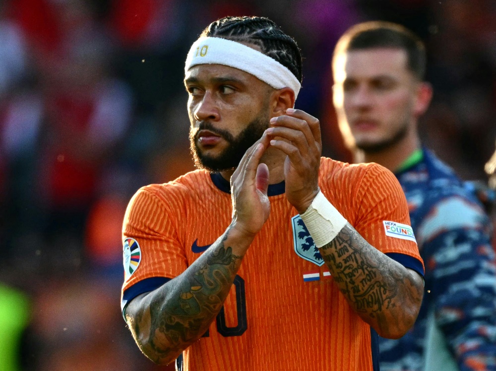 Memphis Depay nach dem Spiel gegen Österreich (Foto: AFP/SID/CHRISTOPHE SIMON)