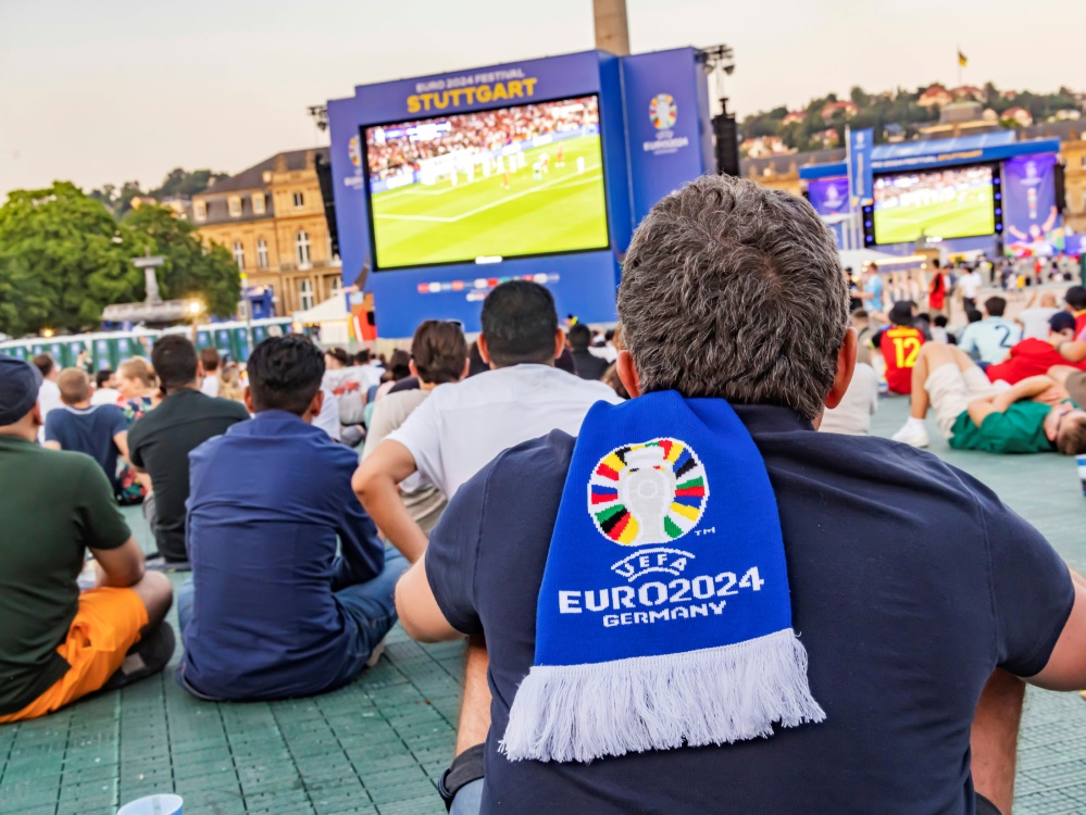 Fanzone am Stuttgarter Schlossplatz (Foto: IMAGO/Hettrich/IMAGO/Hettrich/SID/IMAGO/Arnulf Hettrich)