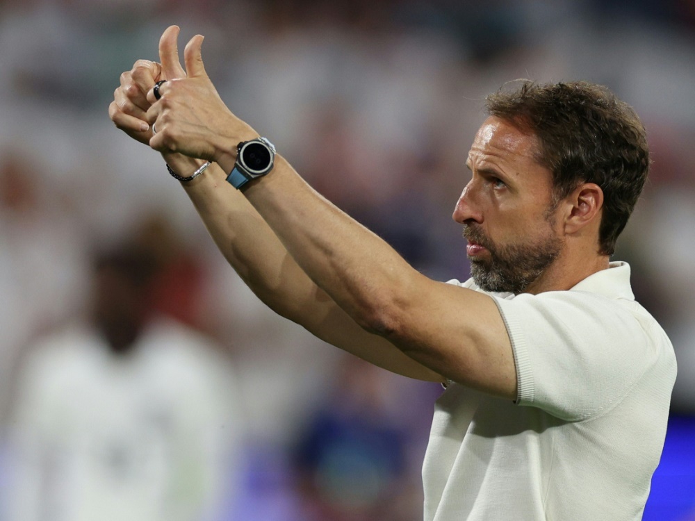 Gareth Southgate stellt sich schützend vor seine Spieler (Foto: AFP/SID/Adrian DENNIS)