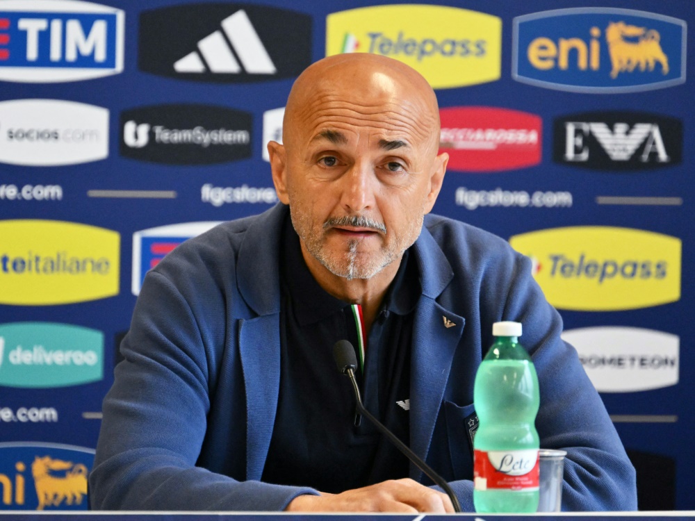 Spalletti bleibt italienischer Nationaltrainer (Foto: AFP/SID/ALBERTO PIZZOLI)