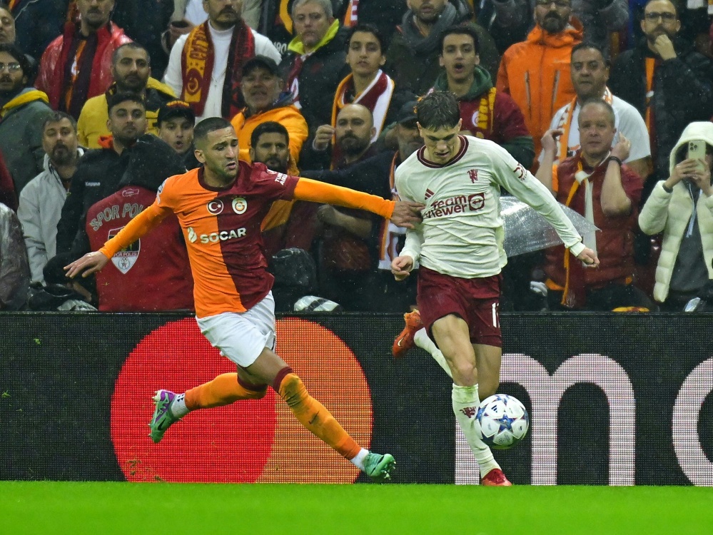 Ziyech (l.) wurde mit Galatasaray türkischer Meister (Foto: AFP/SID/YASIN AKGUL)