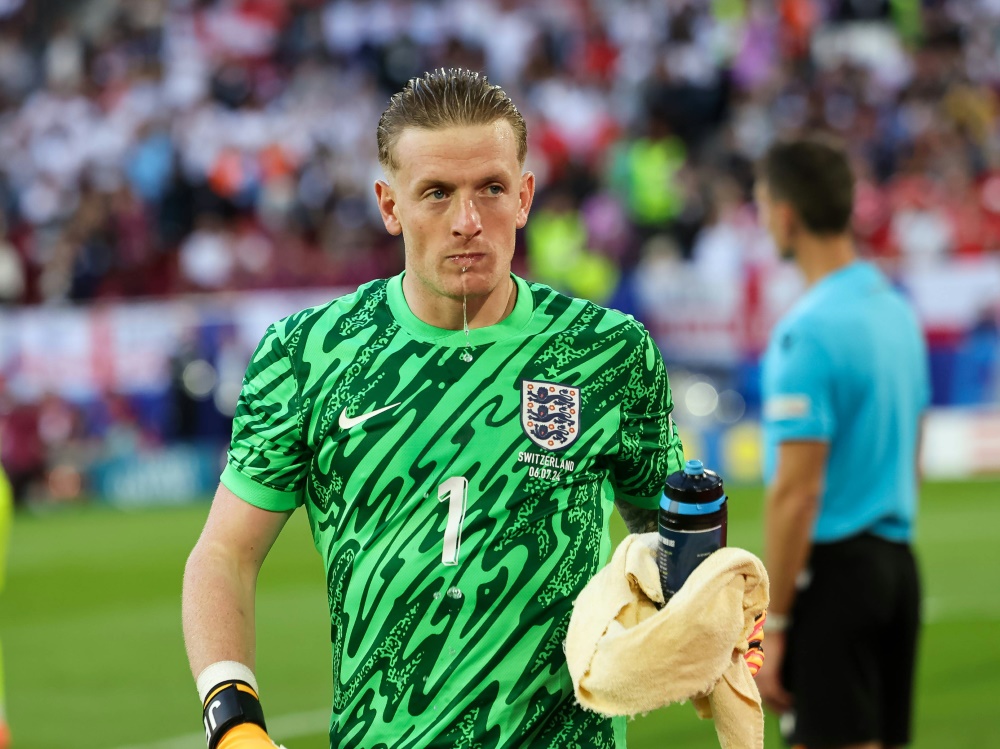 Jordan Pickford mit schlauer Flasche (Foto: Imago/Grant Hubbs/Imago/Grant Hubbs/SID/IMAGO/Grant Hubbs)