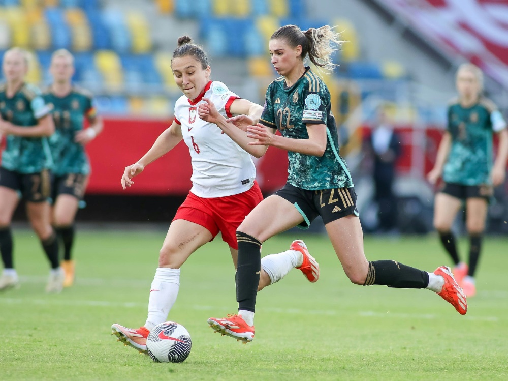 Sylwia Matysik (l.) wechselt zum Rhein-Rivalen (Foto: MAGO / Newspix/MAGO / Newspix/SID/IMAGO/Fot. Tomasz Zasinski / 058sport.pl)