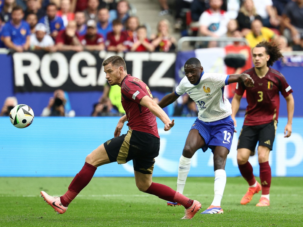 Bitterer Moment für Jan Vertonghen (vorne) (Foto: AFP/SID/FRANCK FIFE)