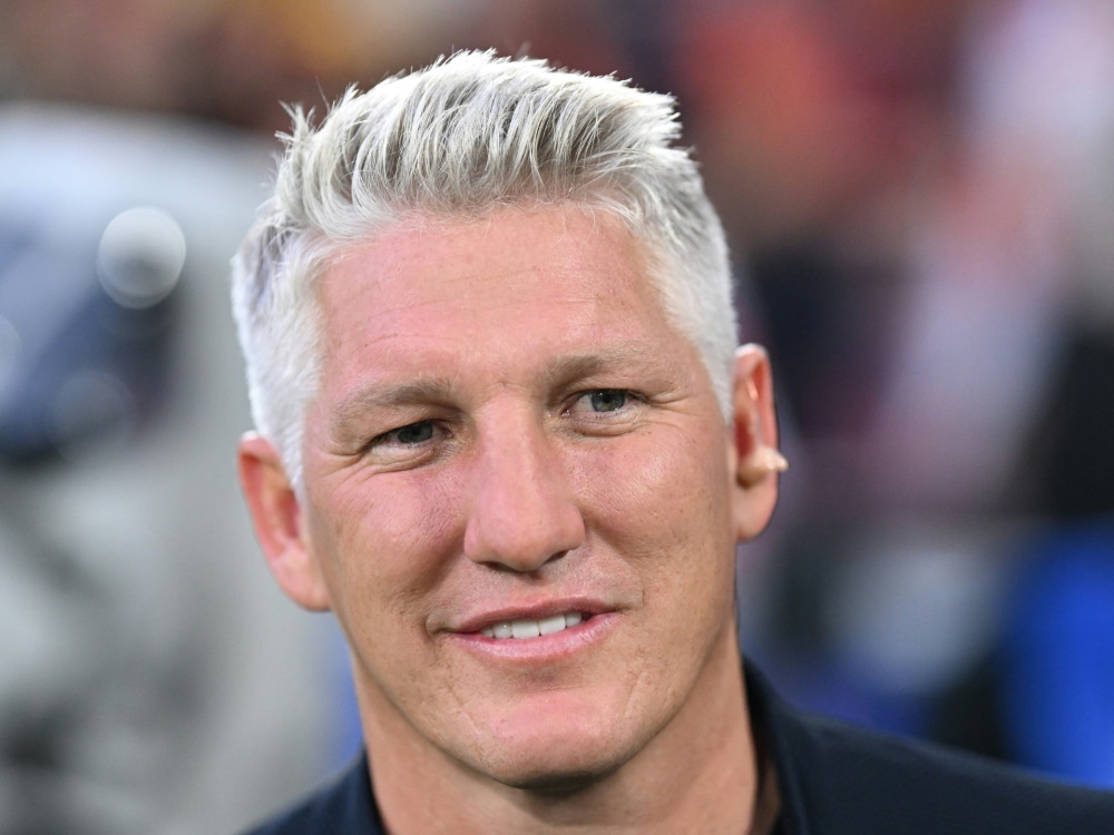 ARD-Experte Bastian Schweinsteiger bei der EM (Foto: AFP/SID/KIRILL KUDRYAVTSEV)