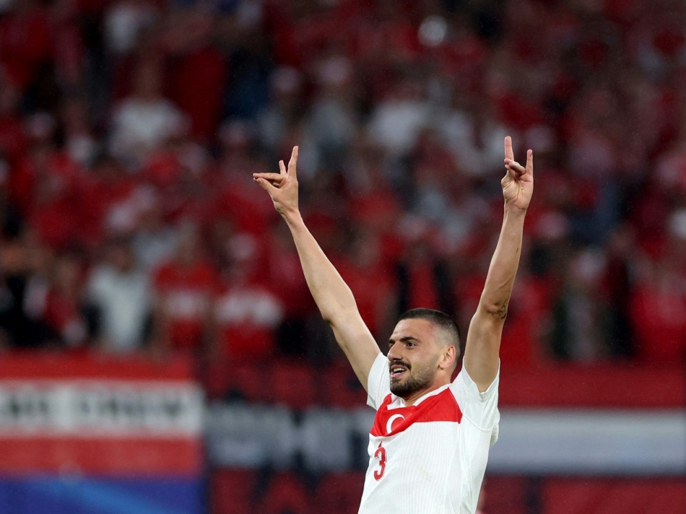 Merih Demirals viel diskutierter Jubel nach dem 2:0 gegen Österreich (Foto: AFP/SID/RONNY HARTMANN)