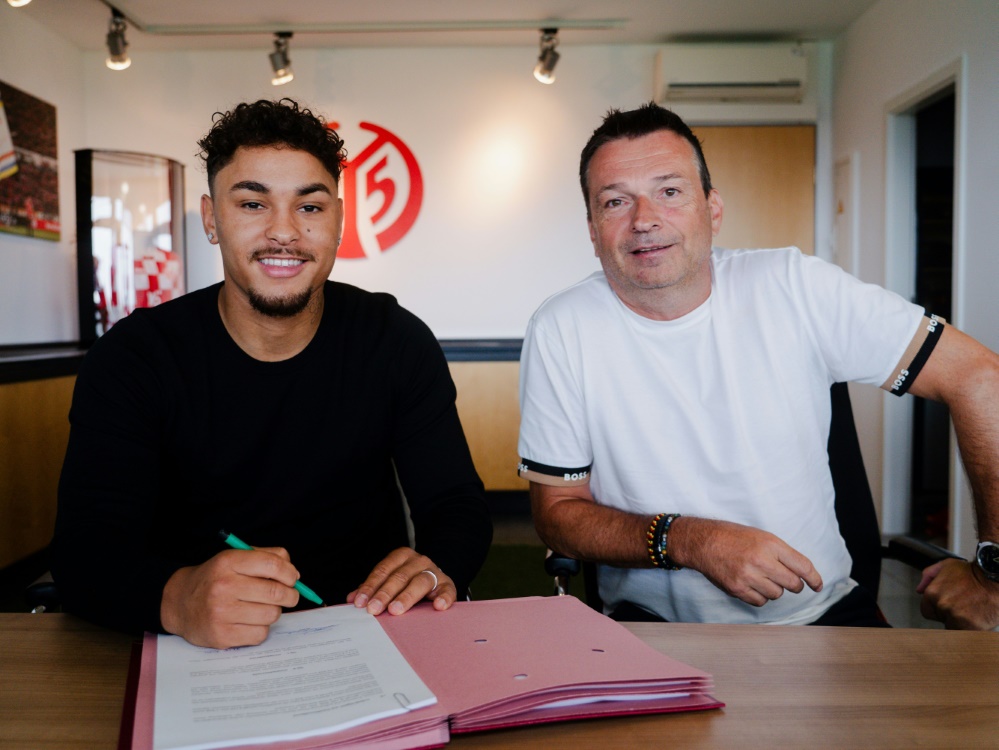 Sieb (l.) mit FSV-Sportvorstand Christian Heidel (Foto: Mainz 05/Mainz 05/SID)