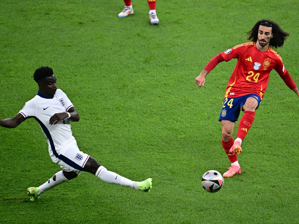 Marc Cucurella (r.) wurde erneut ausgepfiffen (Foto: AFP/SID/TOBIAS SCHWARZ)