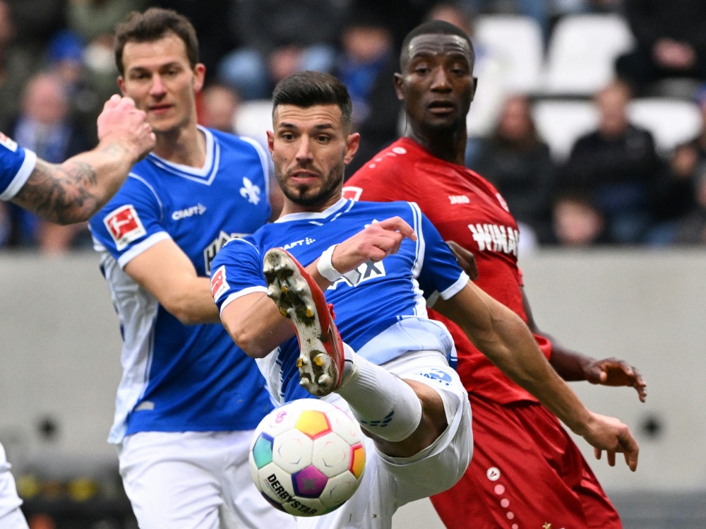 Klaus Gjasula bleibt den Lilien erhalten (Foto: AFP/SID/KIRILL KUDRYAVTSEV)