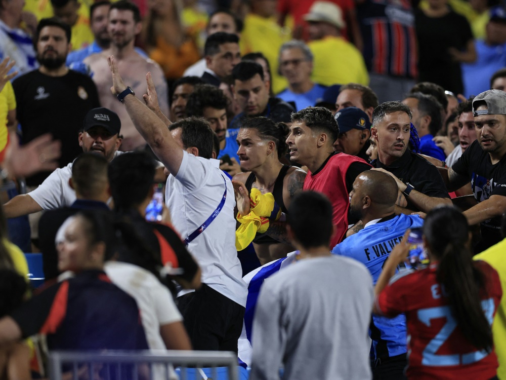 Nunez und Co. waren in ein Handgemenge verwickelt (Foto: AFP/GETTY IMAGES NORTH AMERICA/SID/BUDA MENDES)