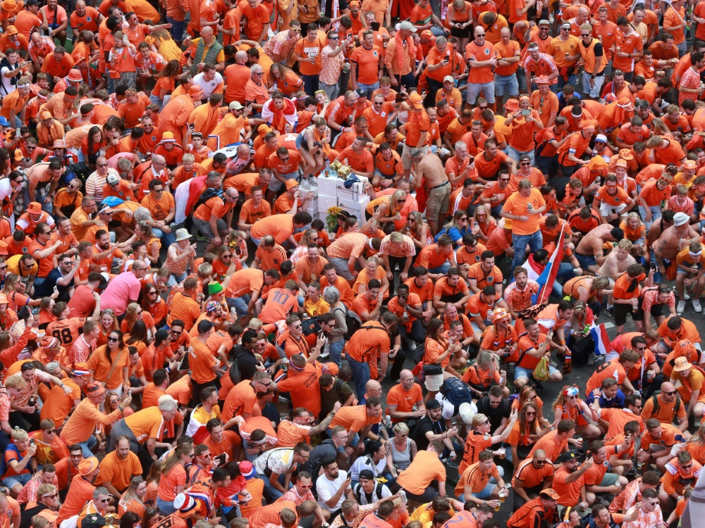 Oranje überall: Niederländische Fans feiern in Dortmund (Foto: IMAGO / Cord/IMAGO / Cord/SID/IMAGO/Anja Cord)