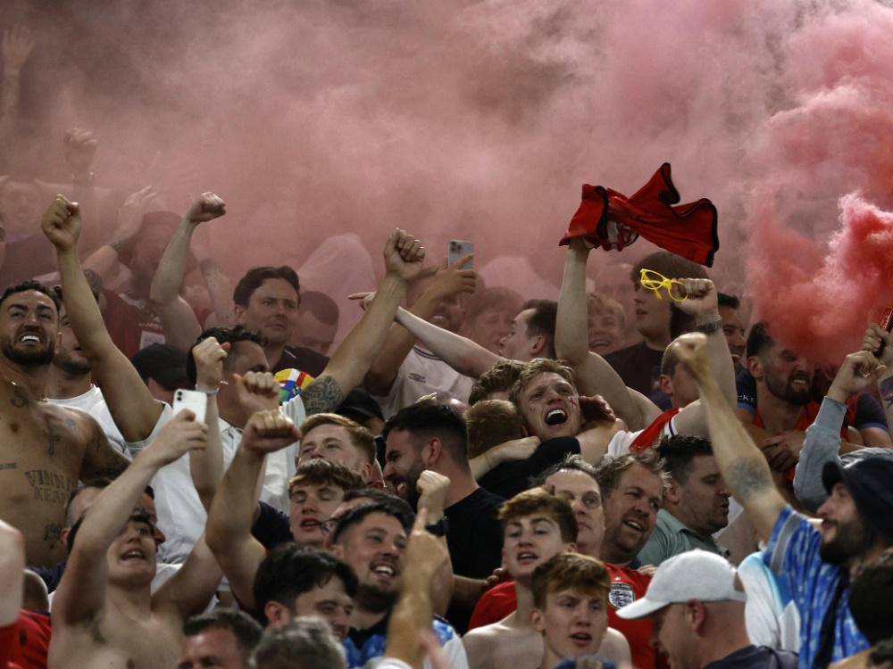 Die englischen Fans werden wohl in der Überzahl sein (Foto: AFP/SID/KENZO TRIBOUILLARD)