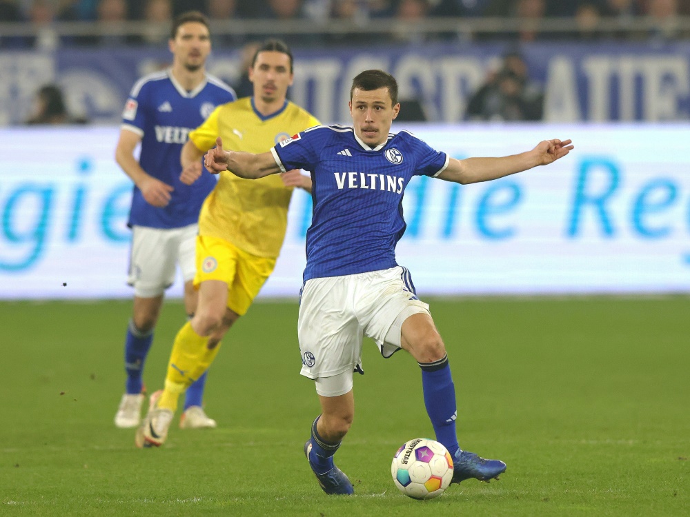 Schalke und Braunschweig spielen unter Flutlicht (Foto: FIRO/FIRO/SID/Ralf Ibing)