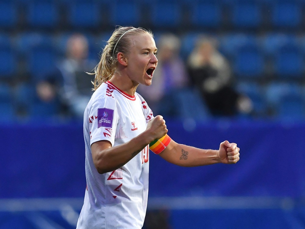 Bayerns Pernille Harder führt Dänemark zur EM (Foto: AFP/SID/MICHAL CIZEK)